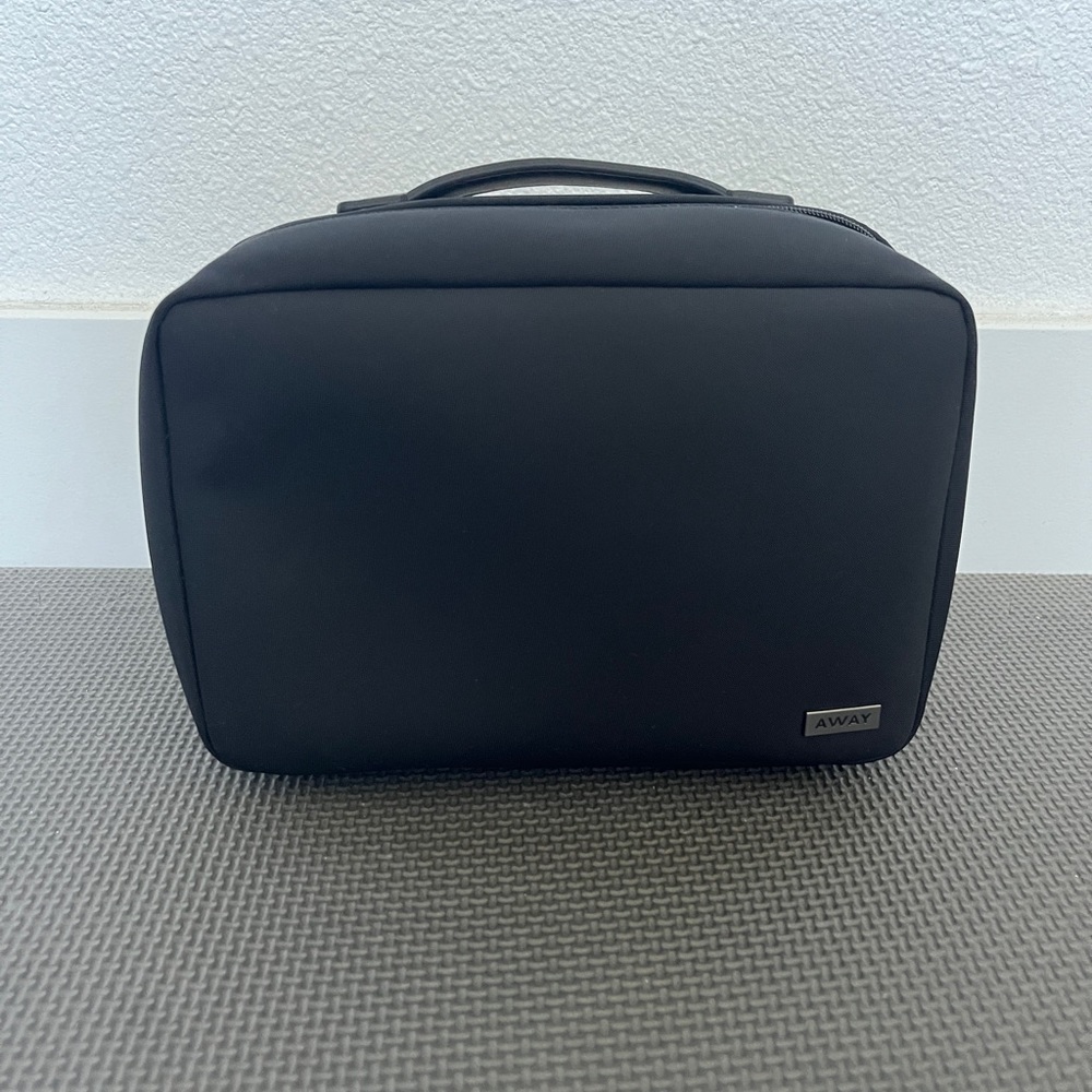 NEW Away - the Large Tech Case black